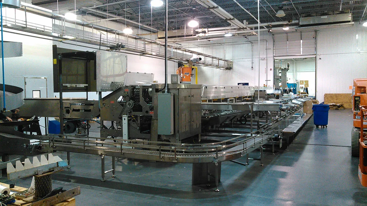 Industrial facility with conveyor belt system and machinery Industrial facility with conveyor belt system and machinery